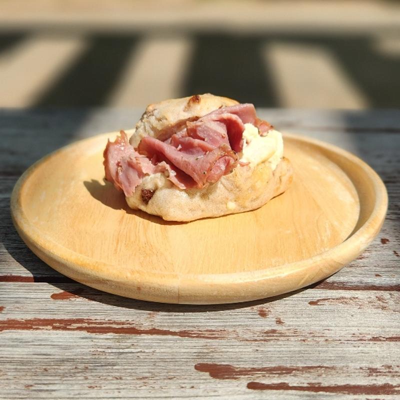 パストラミとポテトサラダ(パンドゥマルシェ)