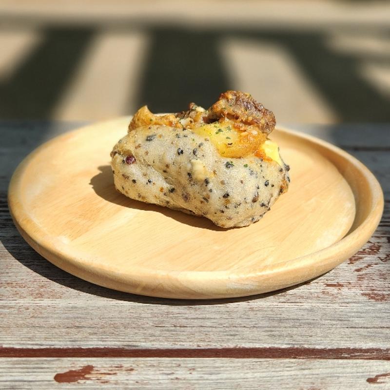 サイコロステーキとチーズフォンデュ(パンドゥマルシェ)