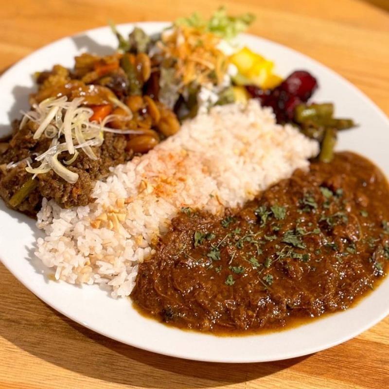 合掛け（チキンカレー・ねぎキーマカレー・ベジタブルキーマカレー）(CUTTECO/BAR東日本橋)