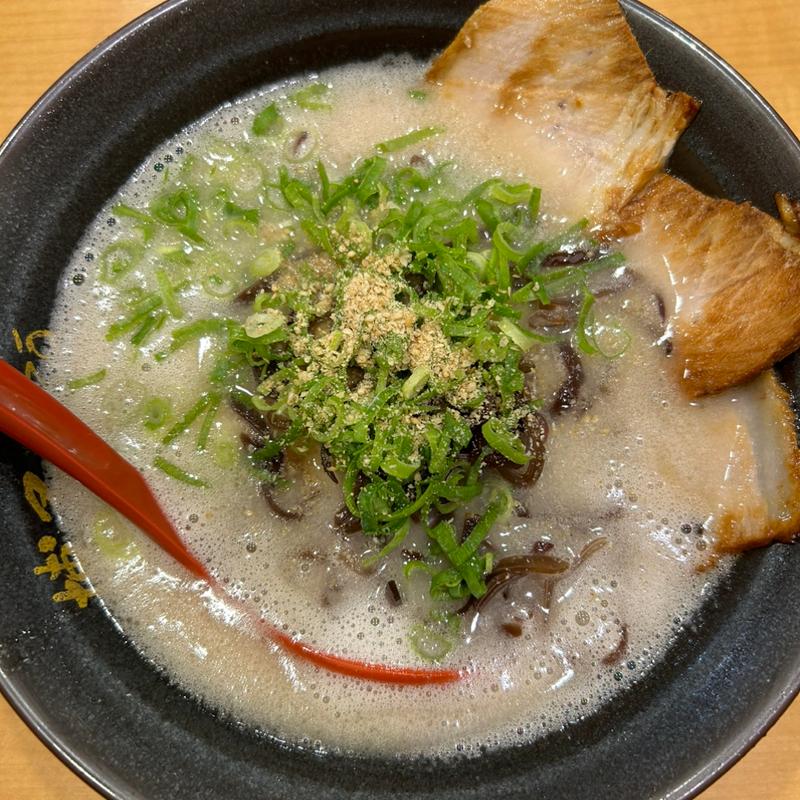 【1番人気】博多とんこつら～めん(博多JIRO （ハカタジロー【旧店名】九州ラーメン 博多っ子）)