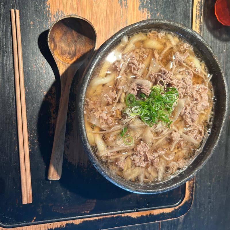 牛と土ゴボウのおうどん(山元麺蔵 （やまもとめんぞう）)