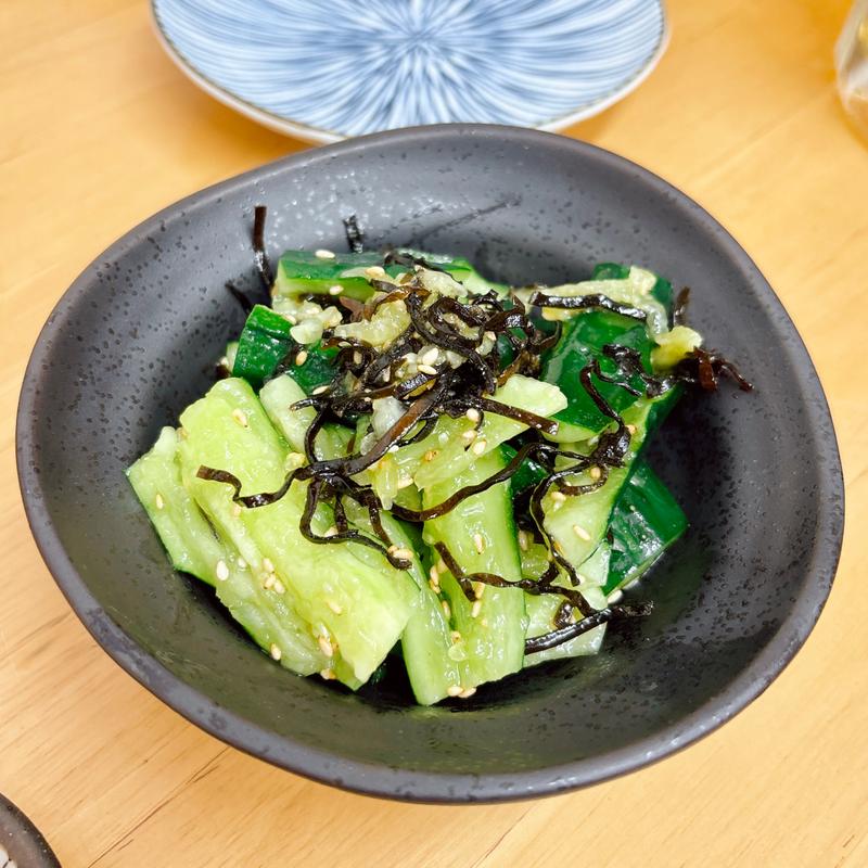 塩昆布キューリ(めしと酒 と㐂)