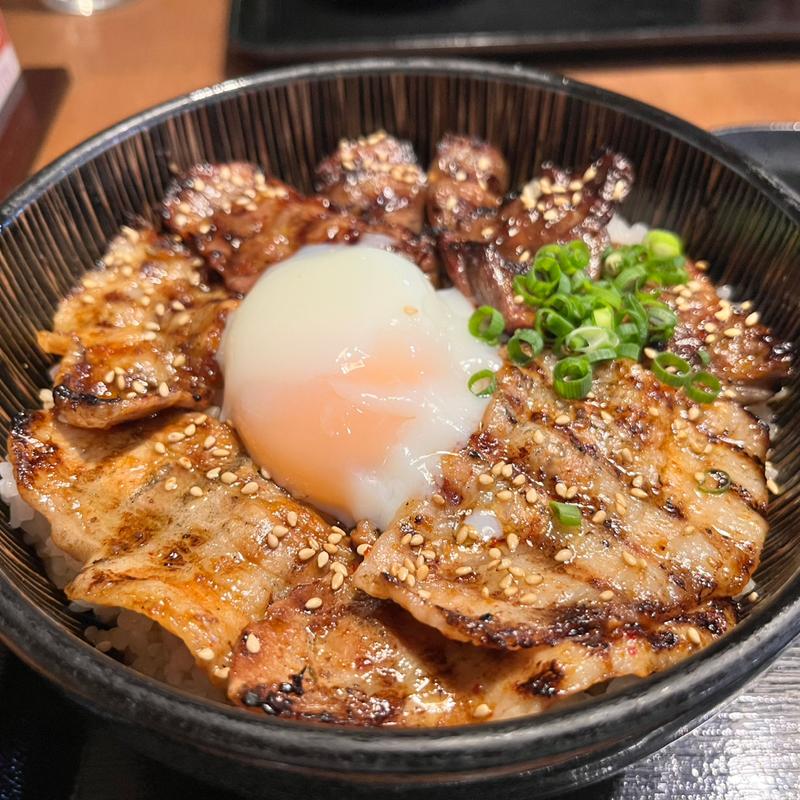 合盛丼（特盛）　温泉卵トッピング(マルハのカルビ丼 北18条本店 )