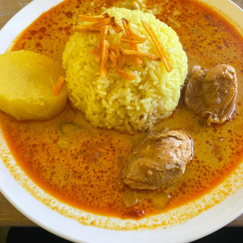 スリランカカリーランチ(不思議香菜 ツナパハ(TUNAPAHA))