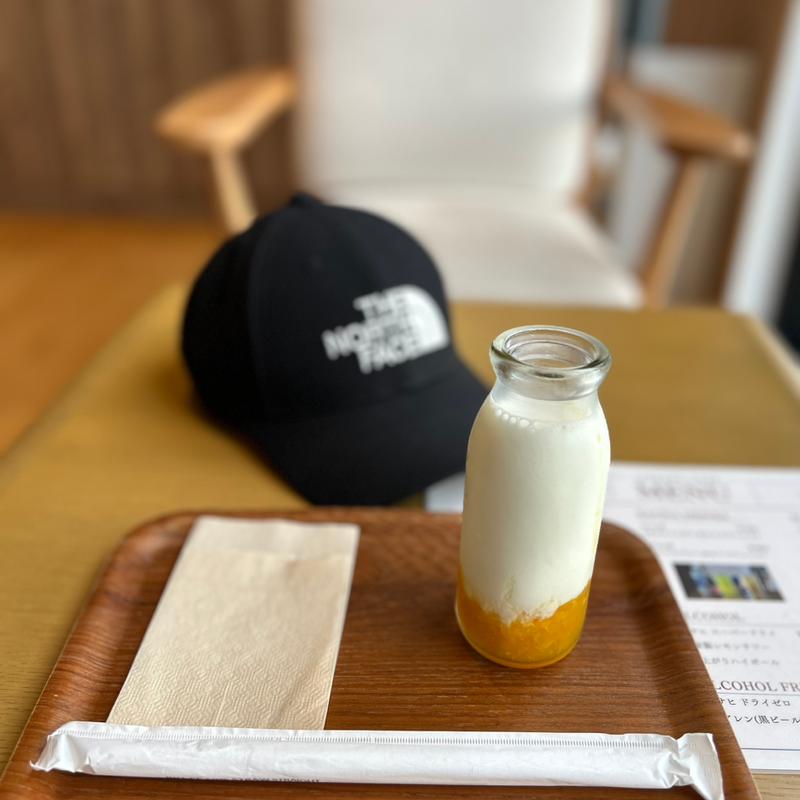 果肉入りフルーツ牛乳(ライブラリーカフェ)