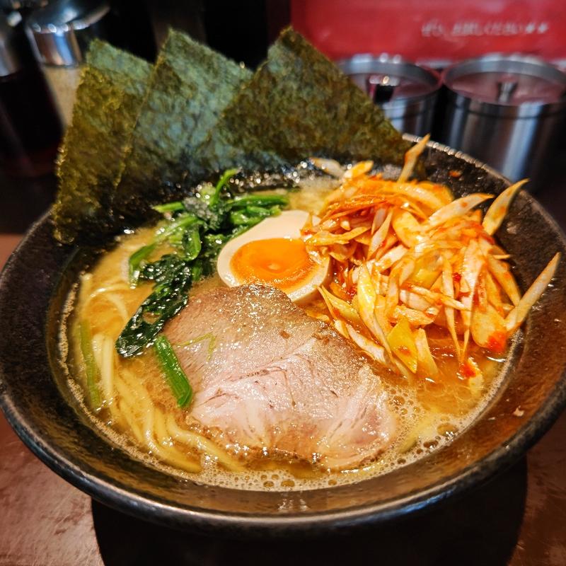 醤油豚骨ネギらーめん(横浜ラーメン 源泉)