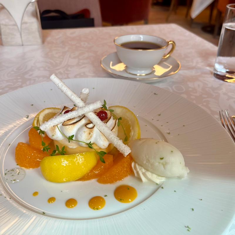 旬の柑橘を使ったタルトシトロン(資生堂パーラー サロン・ド・カフェ 銀座本店)