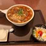 唐辛子酸味そばランチセット (サラダ・デザート付き)(花梨 （カリン）)