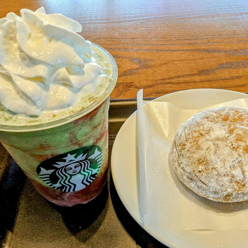 抹茶イチゴクリームフラペチーノ マラサダメロンクリーム(スターバックス コーヒー 仙川駅前店)