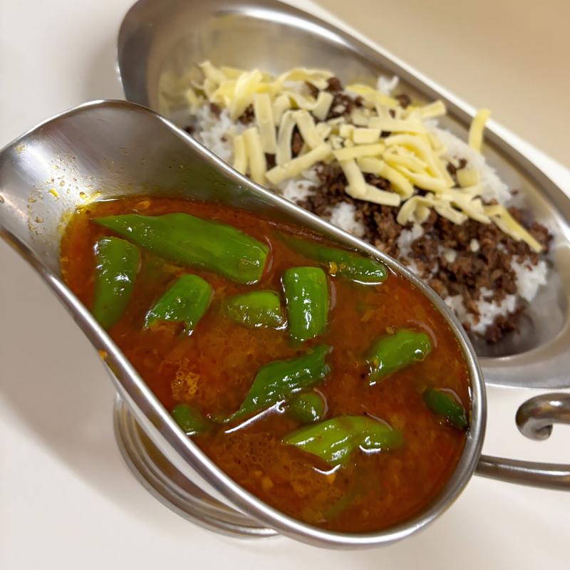 プレミアムスープカレー（初夏の夜かれー+梅干し入りスープカレー） スパイシーひき肉、チーズとっぴんぐ(かれーの店 うどん)