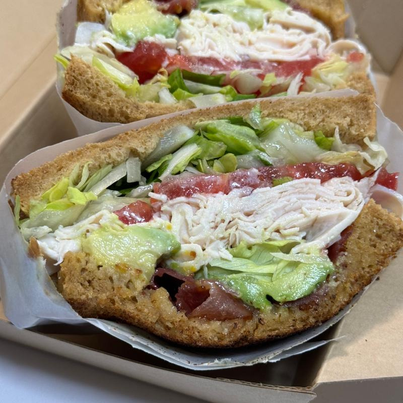 ベーコンチキンアボカドサンドイッチ(M&T Wraps and Sandwiches)