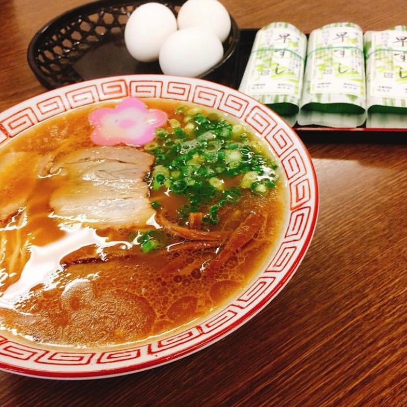 特製中華そば＋早すし(井出商店 （いでしょうてん）)