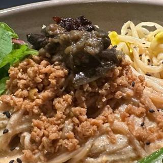 担々麺(bee9 vegan cafe)