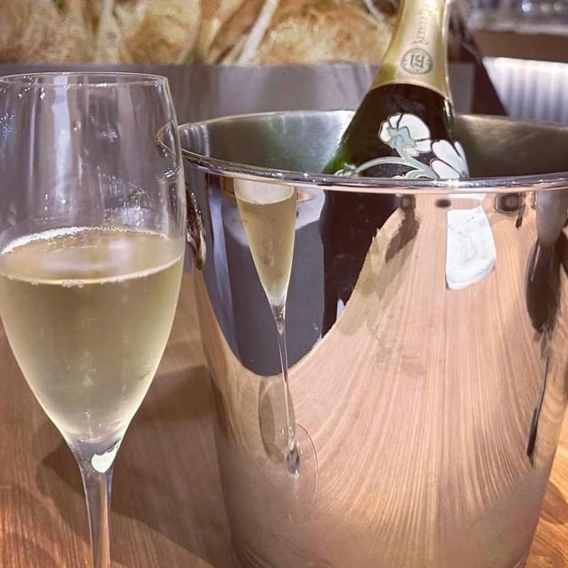 シャンパン(ダイニングダーツバーBee 難波店)