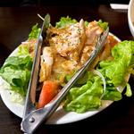 やわらか茹で鶏のすみれサラダ