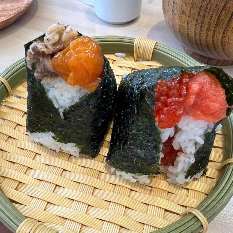 信州牛焼肉と卵黄のおにぎり(長野おこびれ ゑびす堂)