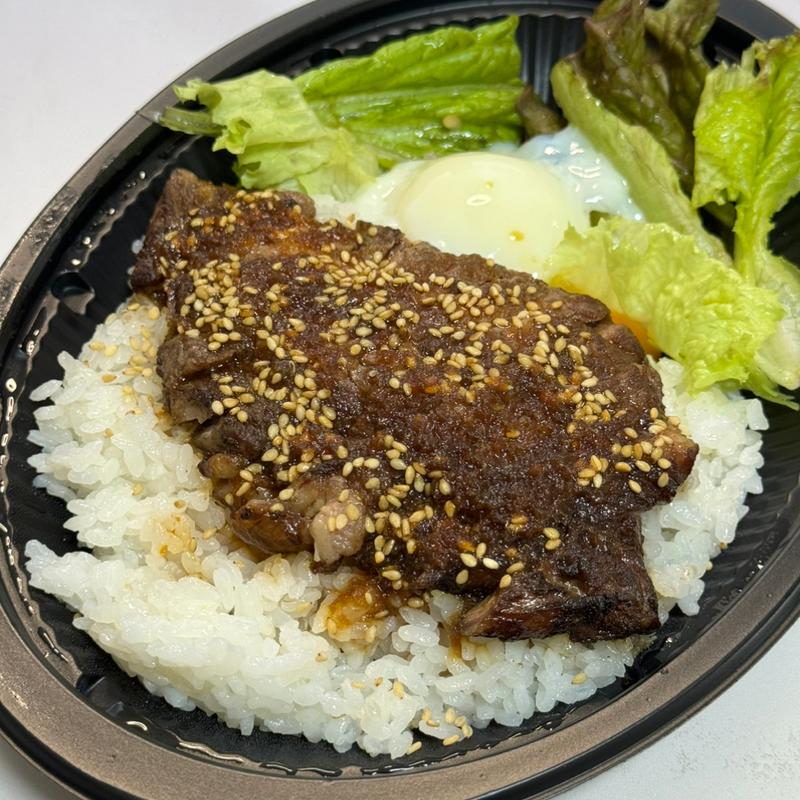 肉120gプレミアムリブロースステーキ丼＋温玉(Start Bar / 牧草牛 肉bar "START")