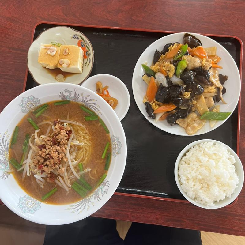 台湾味噌ラーメンと木耳と豚肉の炒め物(台湾料理 鴻福楼 )