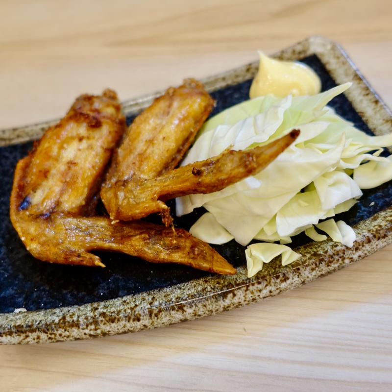 お通し（手羽先の唐揚げ）(肉ト魚 大衆酒場ひとめぼれ 梅田店)