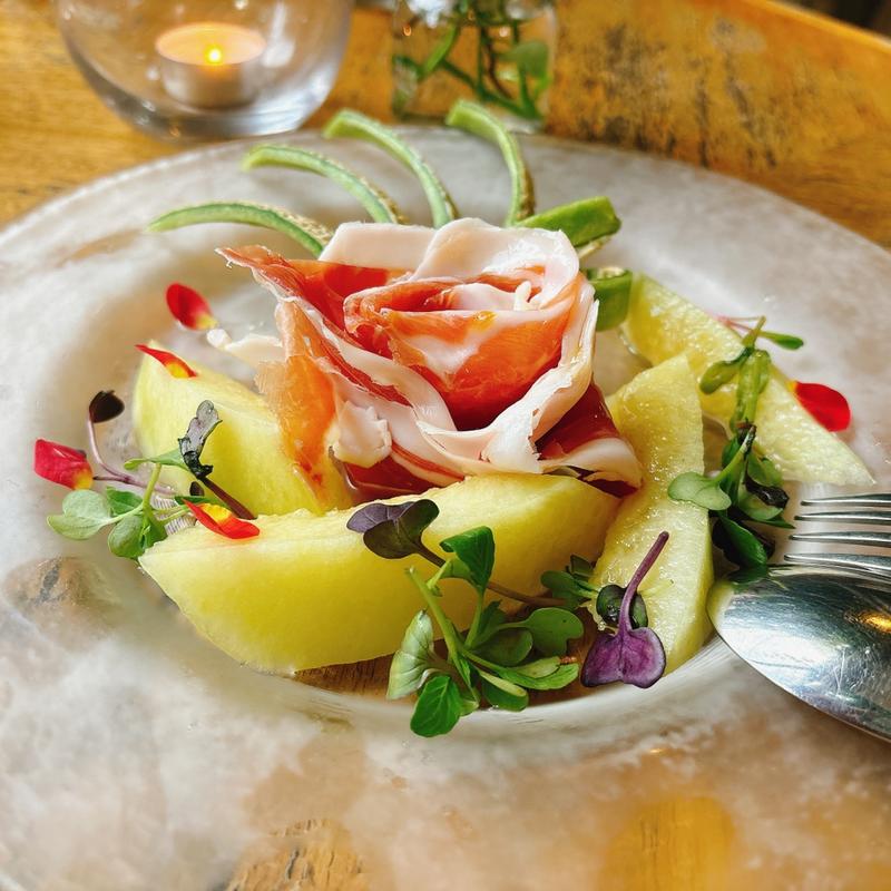 生ハムと季節のフルーツ(表参道バンブー)