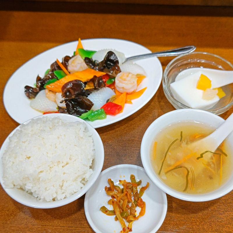 小海老とイカの漬け唐辛子炒め(京華樓)