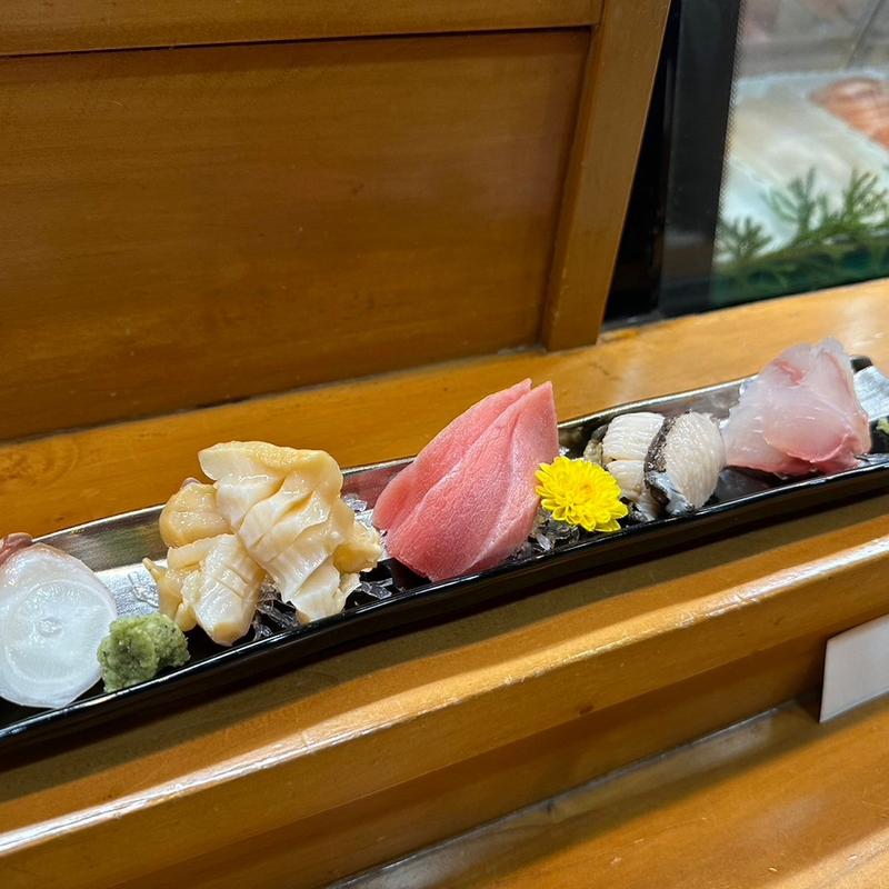 刺身盛り合わせ(葵寿司 （あおいずし）)