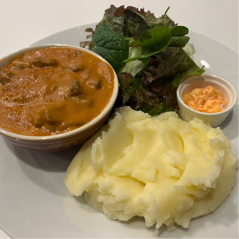 ビーフストロガノフ(スラヴキッチン ノーヴィンカ)