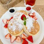 絶品ふわとろチーズパンケーキ(ストロベリー)(オリジナルパンケーキハウス 吉祥寺店 （The Original PANCAKE HOUSE）)