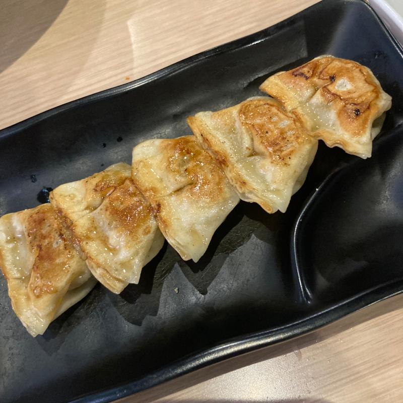 ギョーザ(トマトラーメンと辛めん 三味 天神大名店)