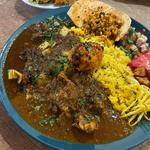 アアベルチキンと週替わりカレーのあいがけ