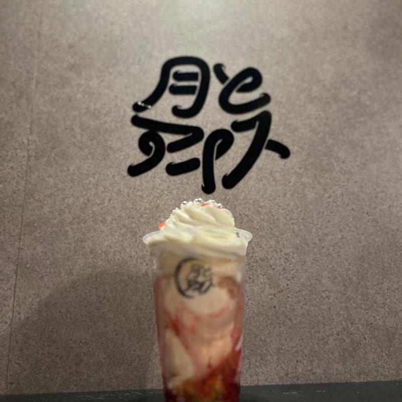 ホイップクリームLOVER(追加ストロベリーソース¥30)(月とアイス)