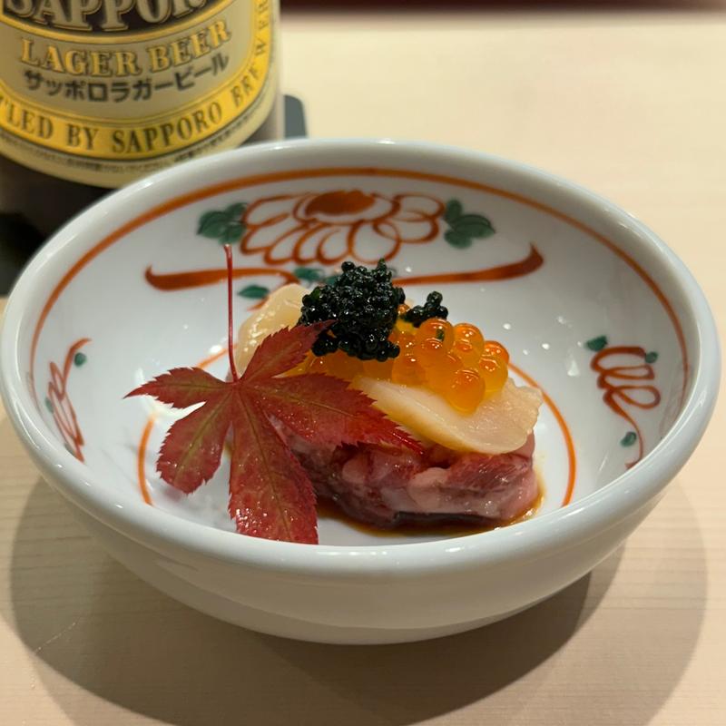 和牛のユッケ いくらとキャビアのせ(当然丑極)