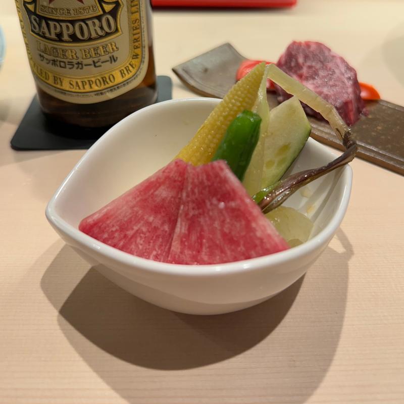 ベビーコーン、スナップエンドウ、ペコロス、島らっきょう、紅芯大根のナムル(当然丑極)