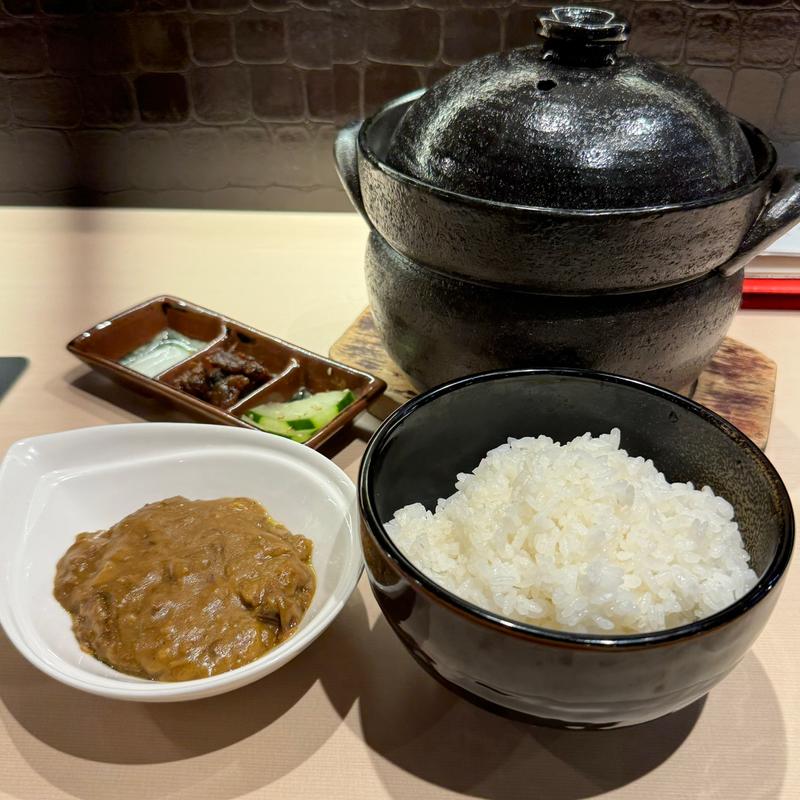 炊き立て土鍋ご飯、漬物、一口カレー(当然丑極)