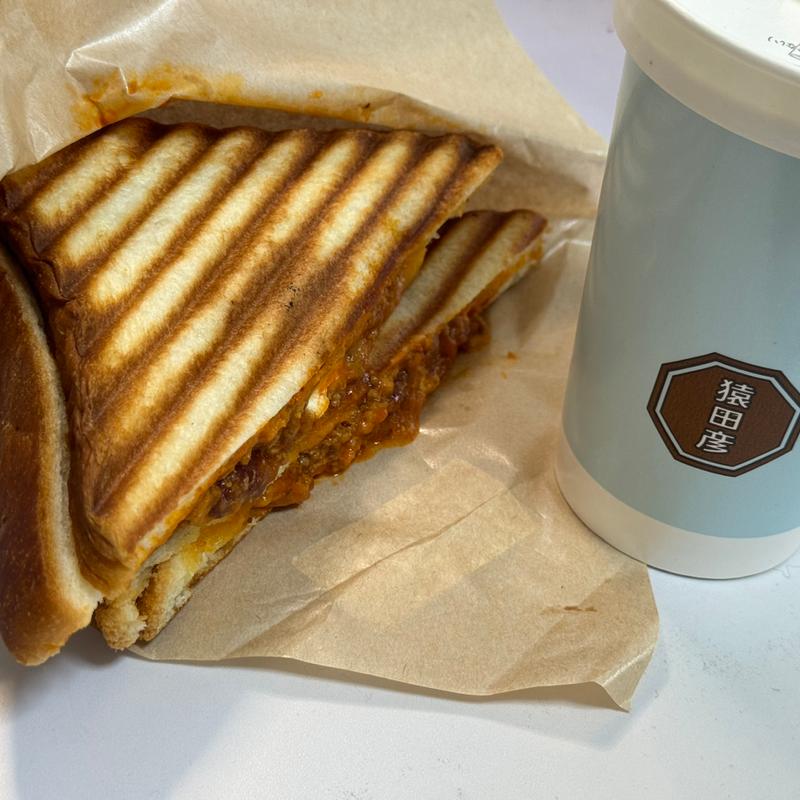 季節限定のホットサンドとカフェラテのセット（ポルチーニ香る冬のとろとろホワイトソース）(猿田彦珈琲 アトレ恵比寿ウエストサイドストア)