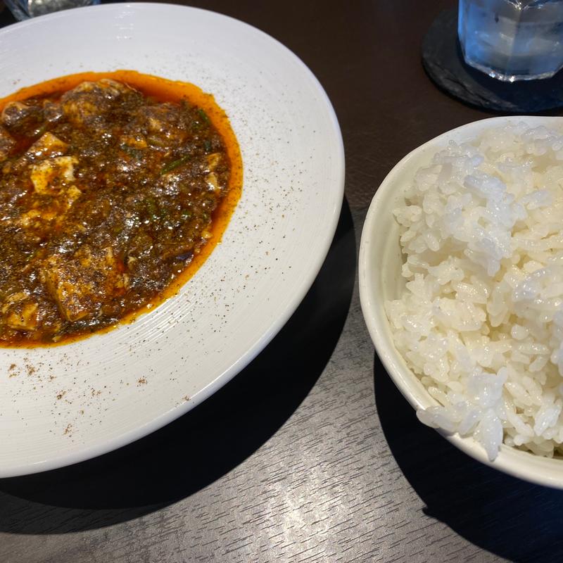 四川マーボー豆腐+ライスと自家製フレンチドレッシング大きなサラダ(aLuca)