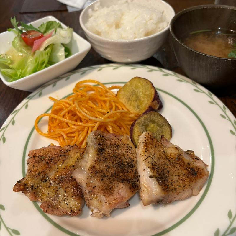 スパイシーチキンソテー(Eat Vemas)