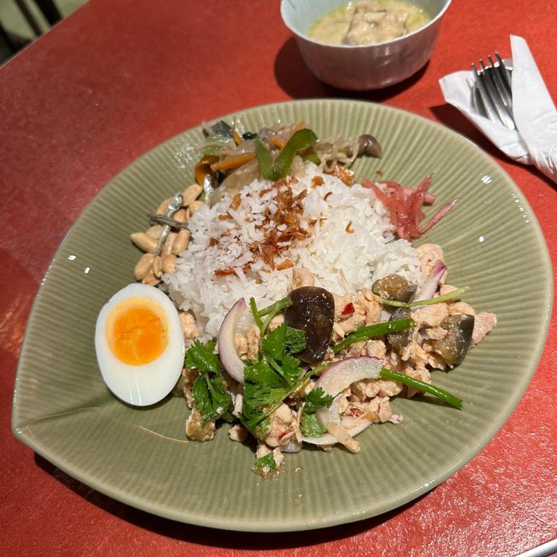 グリーンカレー&ラープガイ コンビごはん(ブラインドウォーターメロン（Blind Watermelon）)