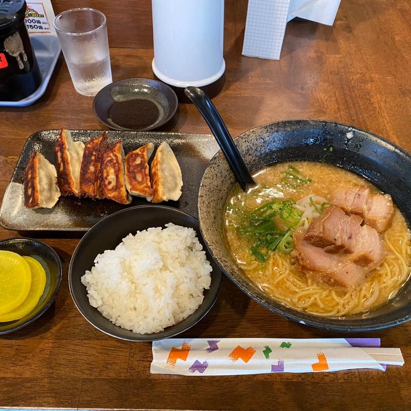 笑屋ラーメン　餃子　ライス(らーめん笑屋 )