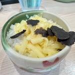 トリュフと焼きチーズのご飯(ラーメン専科 竹末食堂)