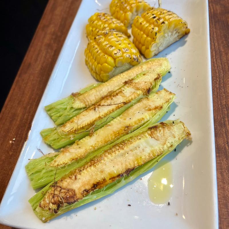 ヤングコーンと焼きとうもろこし(おかもと)