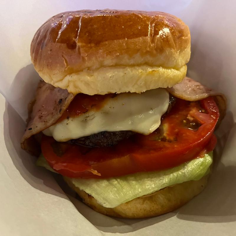 アメリカンベーコンチーズバーガー(Mustache Burger マスタッシュバーガー)