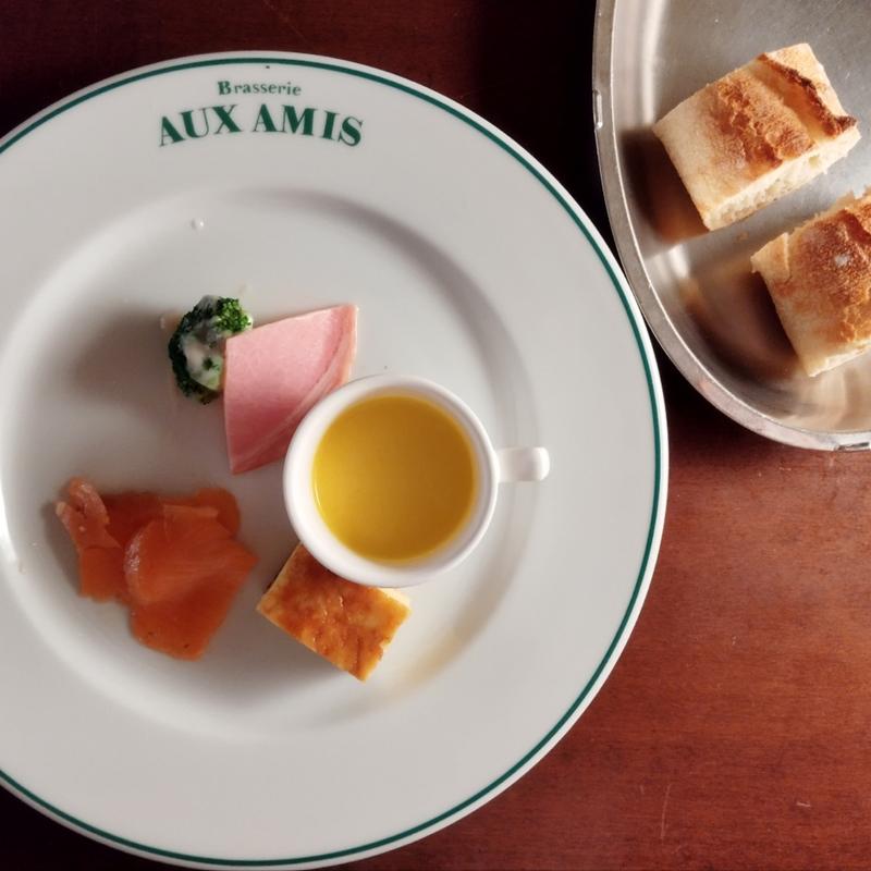 日替わりランチ(前菜盛り合わせ、パン)(ブラッスリー オザミ)