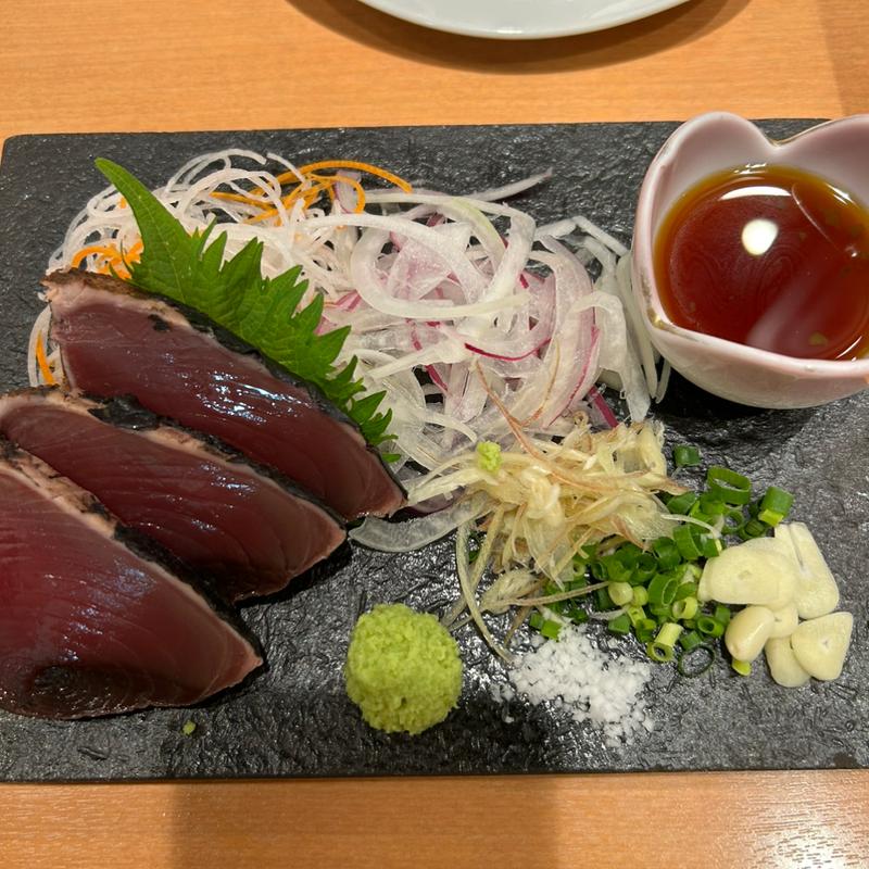 ワラ焼きカツオ～龍馬タタキ～(ヱビスバー 札幌アピア店 (YEBISU BAR Sapporo Apia))