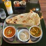 Bセット(2種のカレー+サラダ+ナン+ライス+ラッシー(サンティ八千代店)