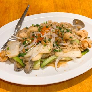 海鮮フォー炒め(ベトナムリゾートレストラン HaNoi Machi)