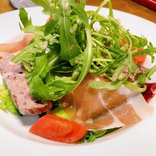 シェフのおまかせサラダ(ビストロ・アヴリル （BISTRO AVRIL）)