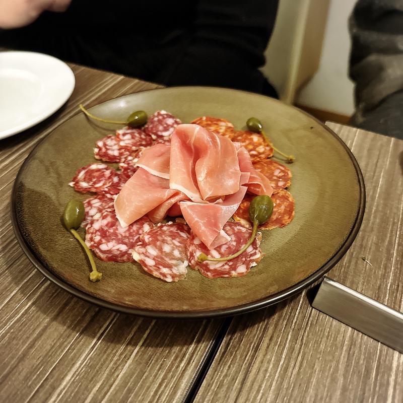 生ハムとサラミ(古澤亭)