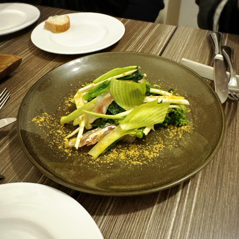 桜鯛の昆布〆と菜花のカラスミ和え(古澤亭)