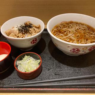 そばと豚丼セット(いろり庵きらく 池袋店)